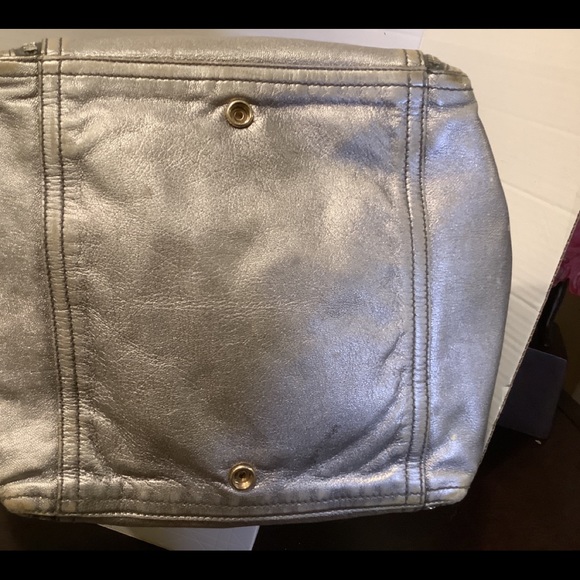 Yves Saint Laurent Downtown Silver Large Bag Tote - Picture 5 of 13
